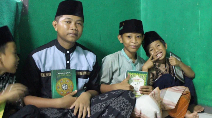 Wakaf Quran untuk Santri Pedalaman